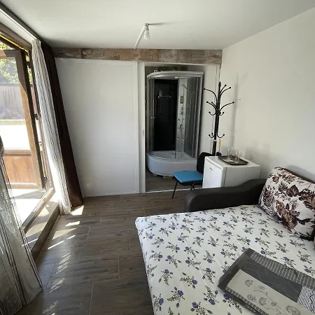 Near Beach House Апартаменты Констанца